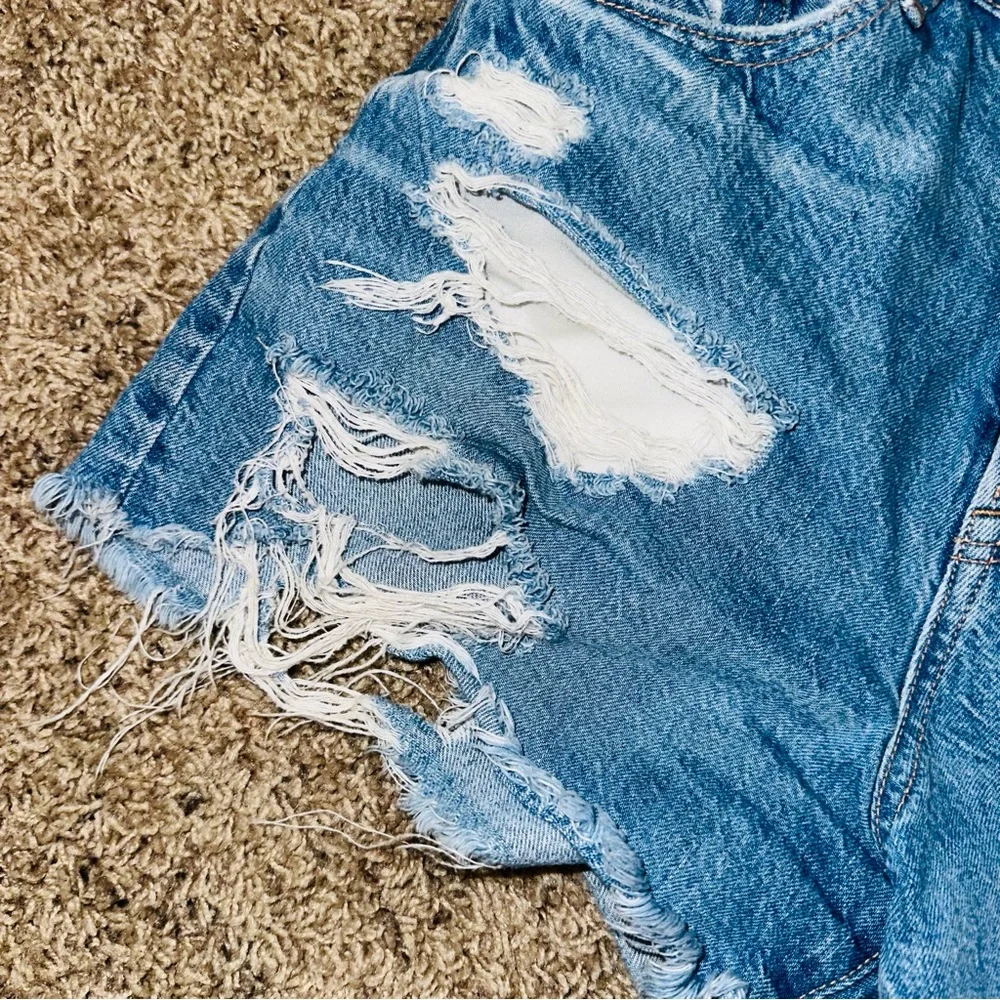 American Eagle Distressed Denim Shorts AE Denim '90s Boyfriend Short 4 AEO